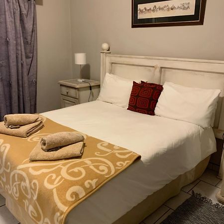 Hotel Pension Casa Africana 빈트후크 외부 사진